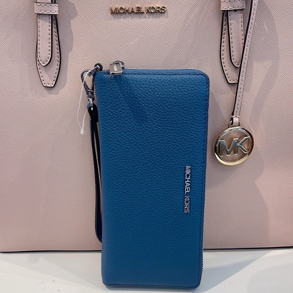 MICHAEL KORS
Leather Continental Wristlet Phone Case Wallet 
Teal
NWT